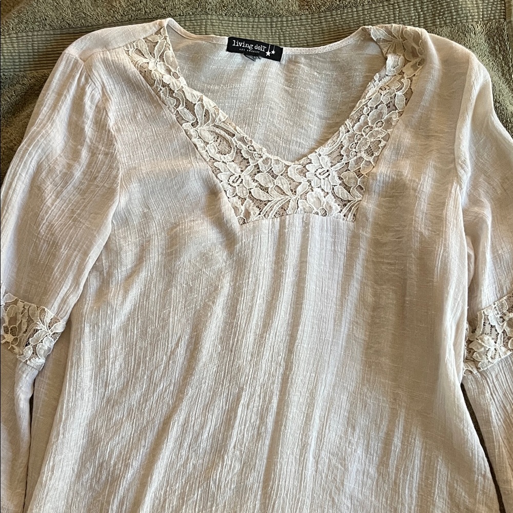 5/$25 Women's Ivory Lace Blouse